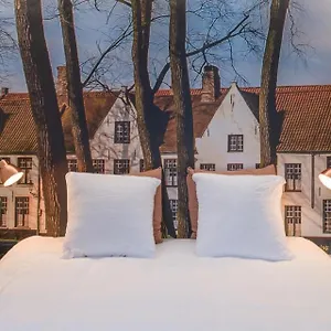 Hotel Marcel, Brujas
