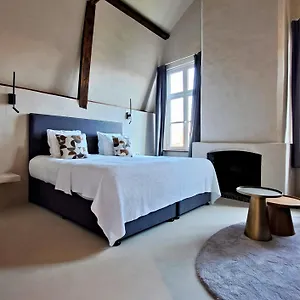 Hotel Montanus, Brujas