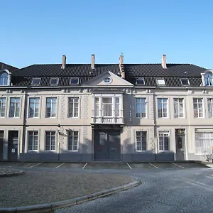 Pensión House Of, Brujas